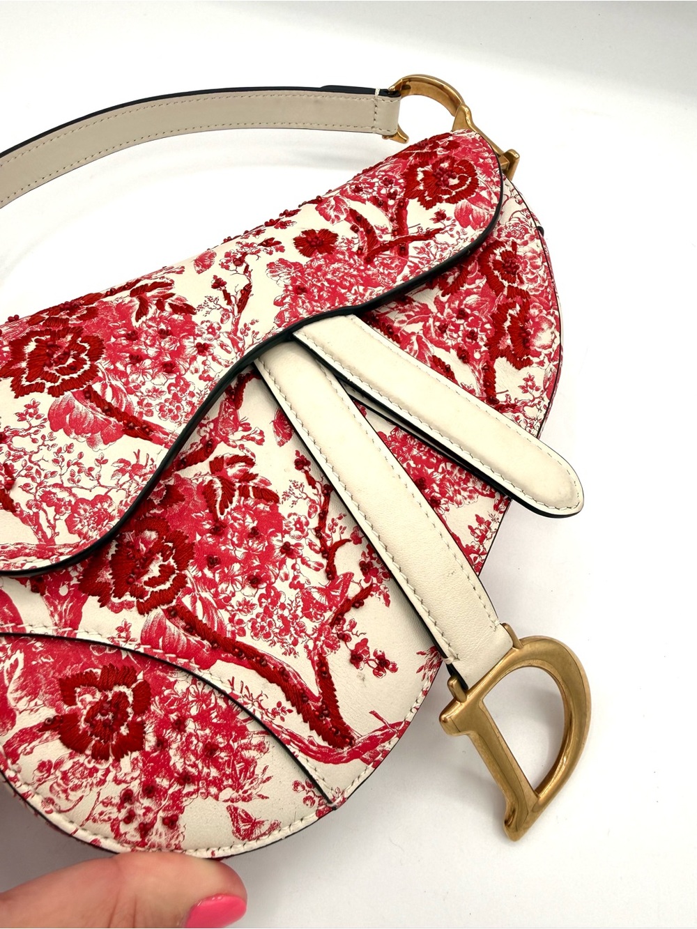 Dior Limited Edition Red and White Rose Beaded Embroidered Saddle Shoulder Bag - Picture 6 of 14